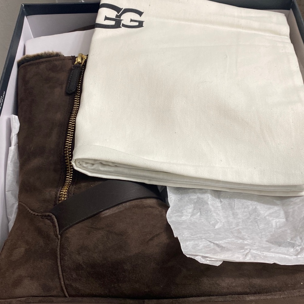 Ugg brown suede classic berge short